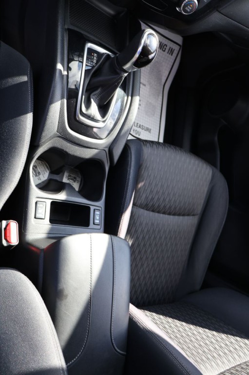 2017 Nissan Rogue Image 40
