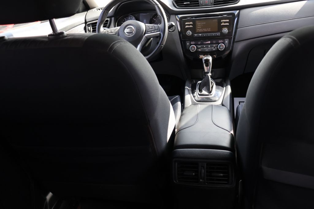 2017 Nissan Rogue Image 44