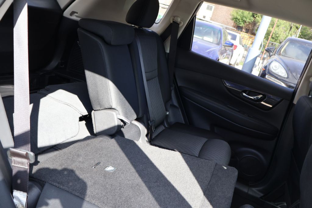 2017 Nissan Rogue Image 45