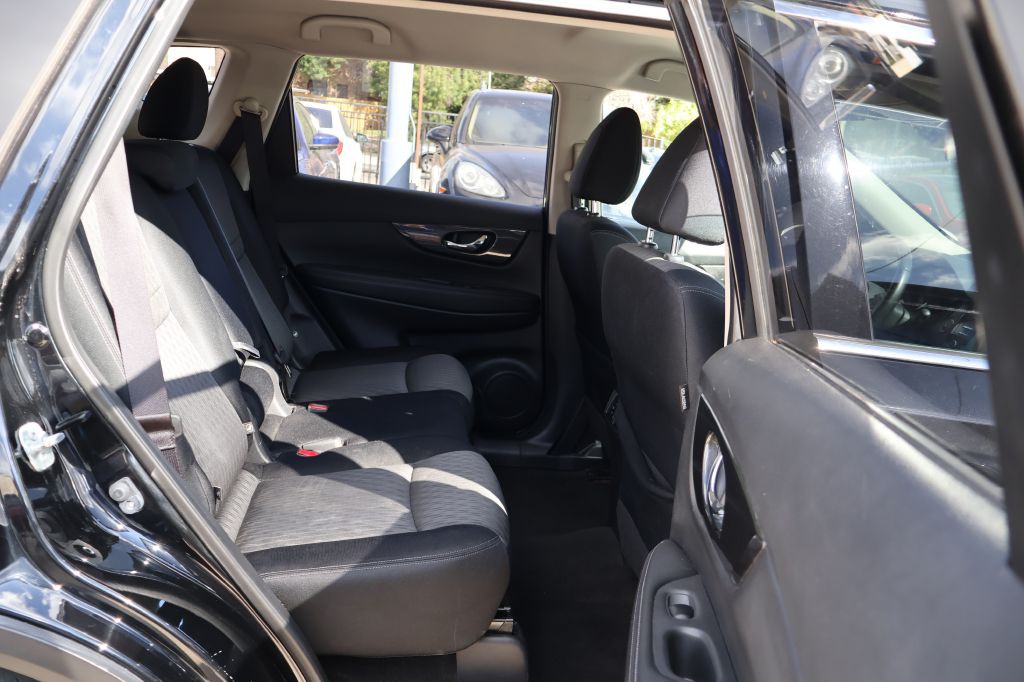 2017 Nissan Rogue Image 47