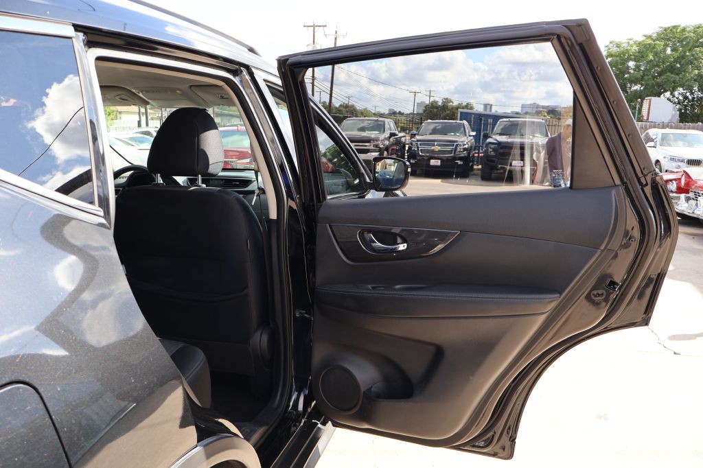 2017 Nissan Rogue Image 48