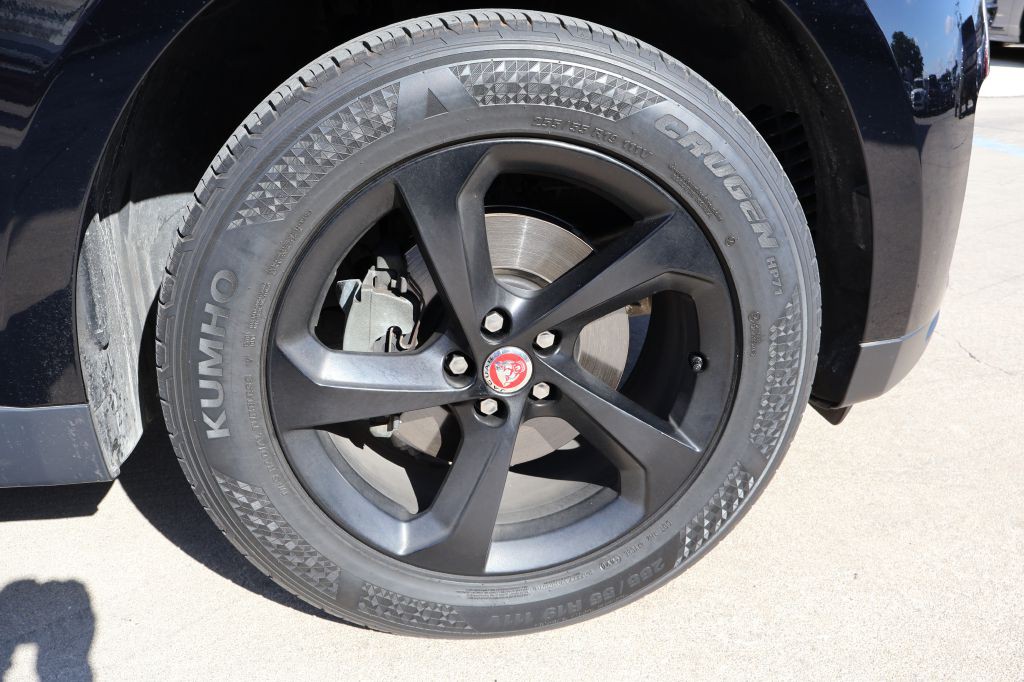 2019 Jaguar F-PACE Image 9