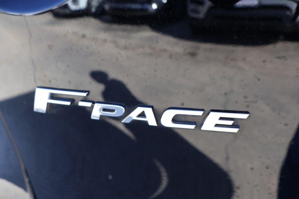 2019 Jaguar F-PACE Image 12