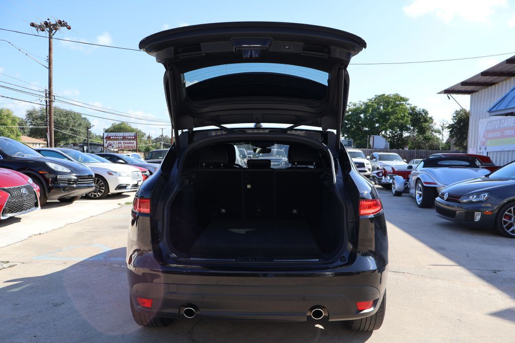 2019 Jaguar F-PACE Image 19