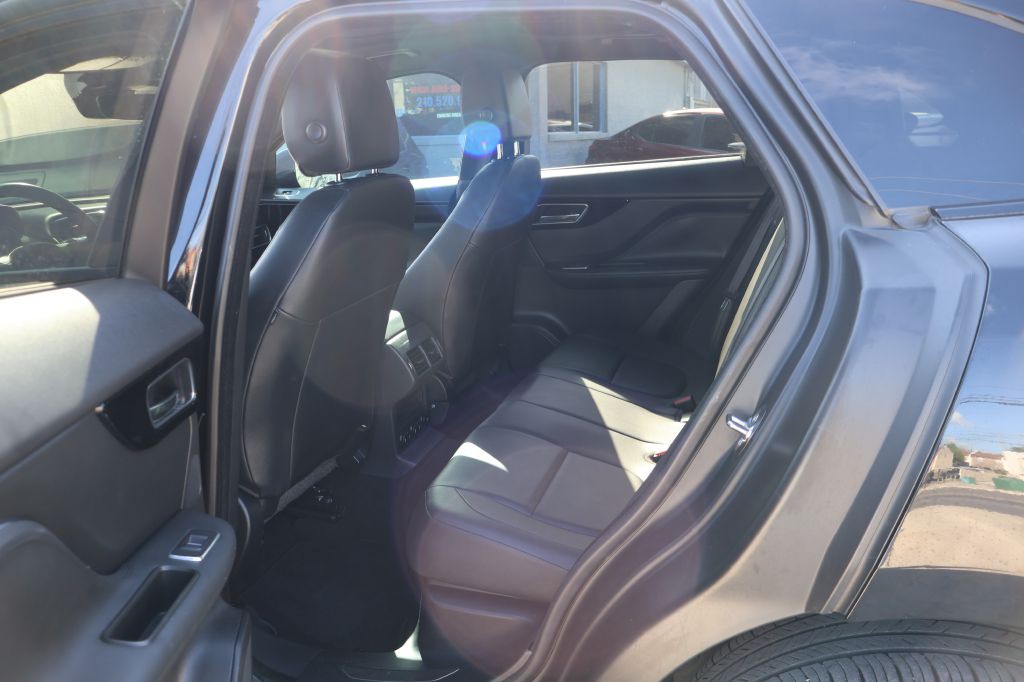 2019 Jaguar F-PACE Image 27