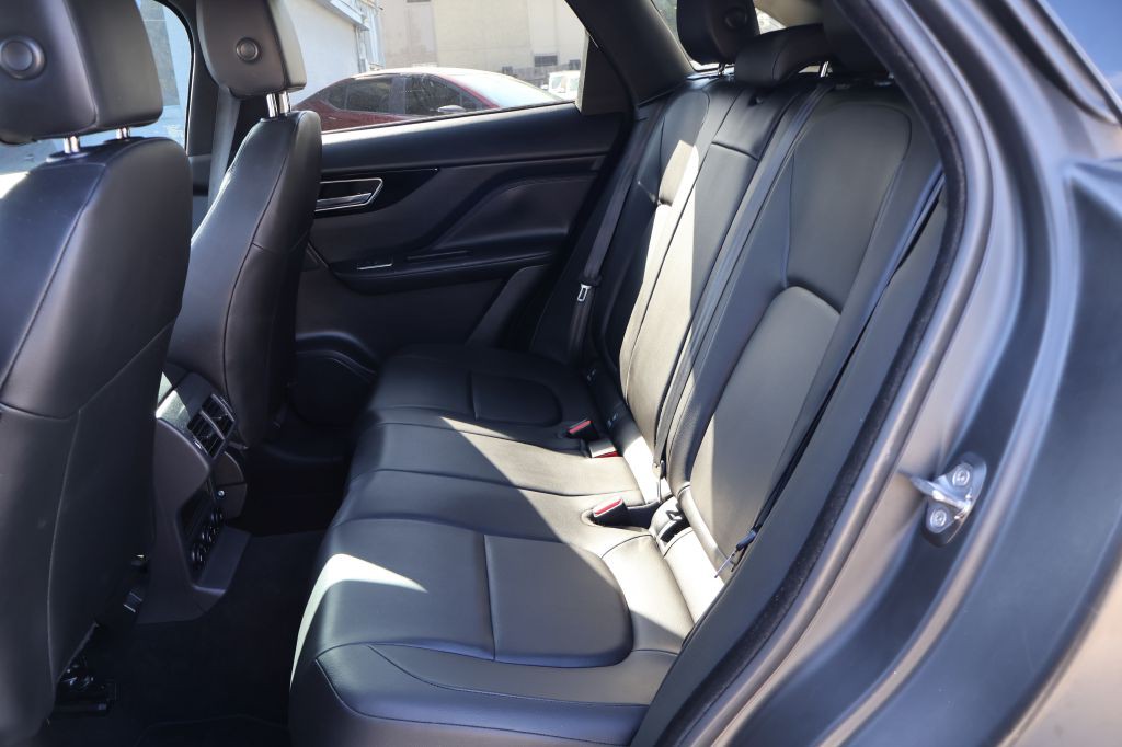 2019 Jaguar F-PACE Image 28