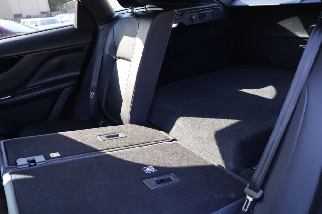 2019 Jaguar F-PACE Image 29