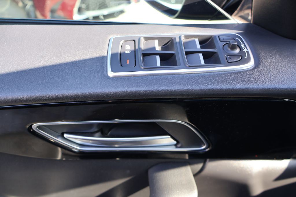 2019 Jaguar F-PACE Image 33