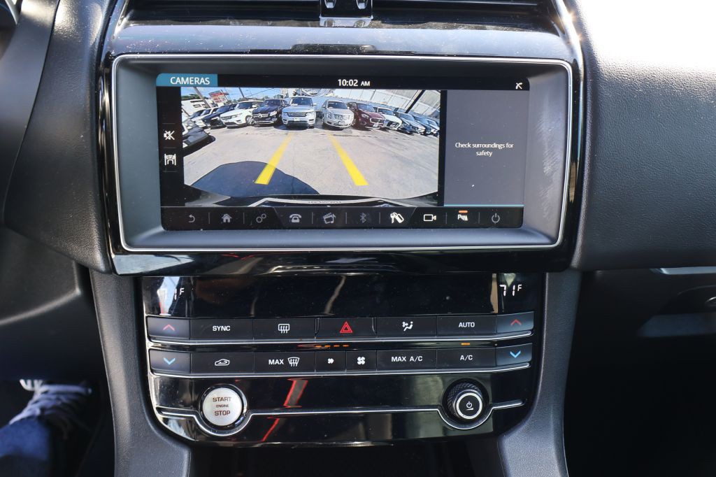 2019 Jaguar F-PACE Image 38