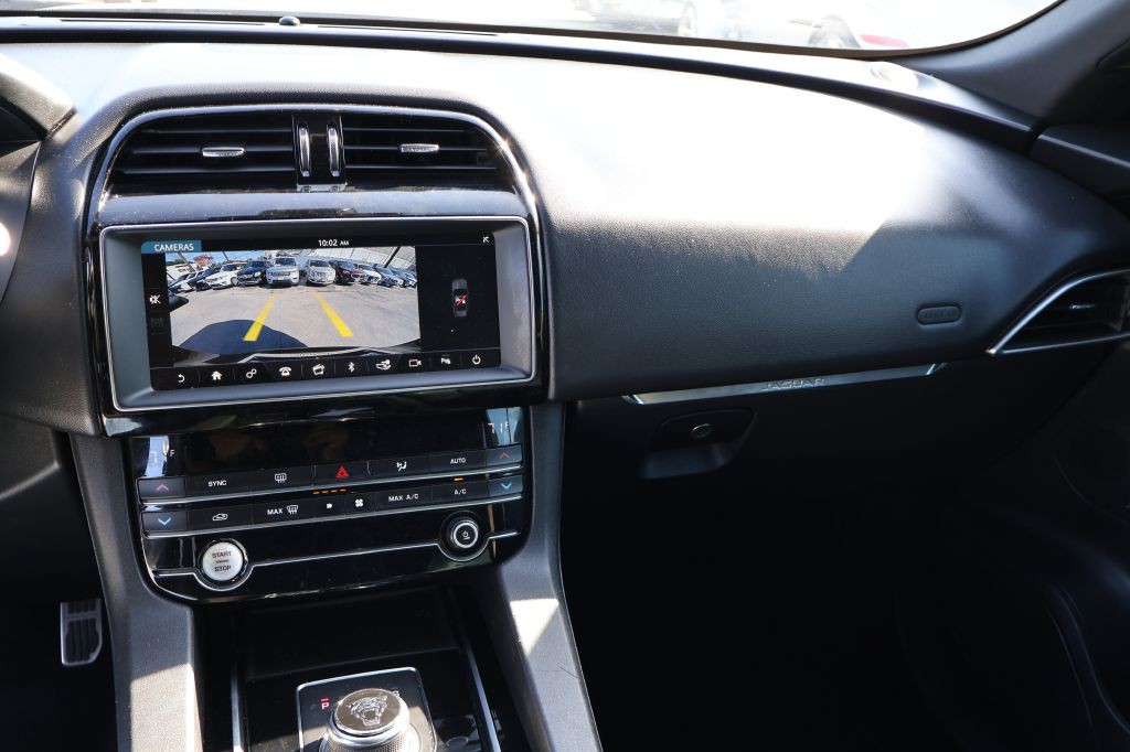 2019 Jaguar F-PACE Image 39