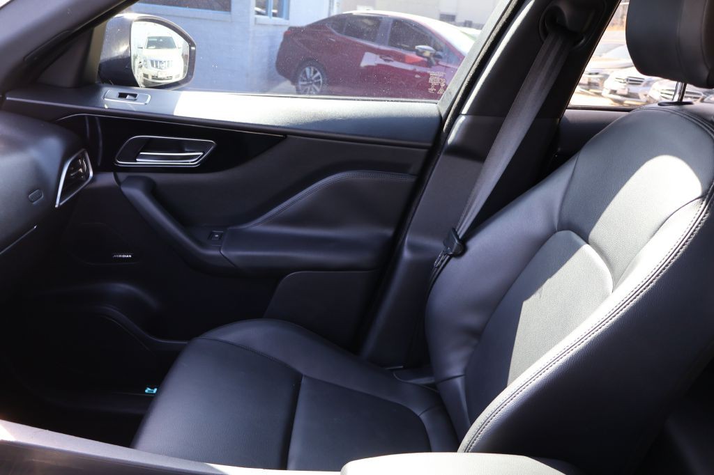2019 Jaguar F-PACE Image 42
