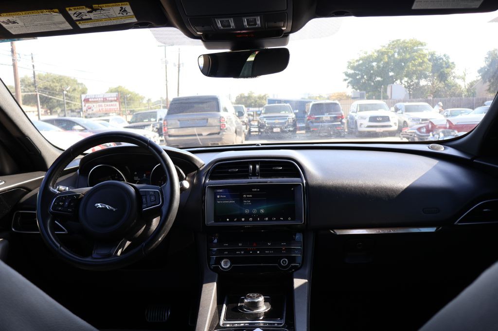 2019 Jaguar F-PACE Image 46