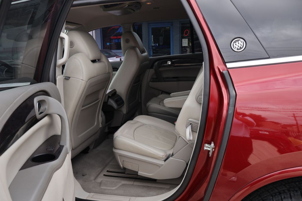 2016 Buick Enclave Image 30