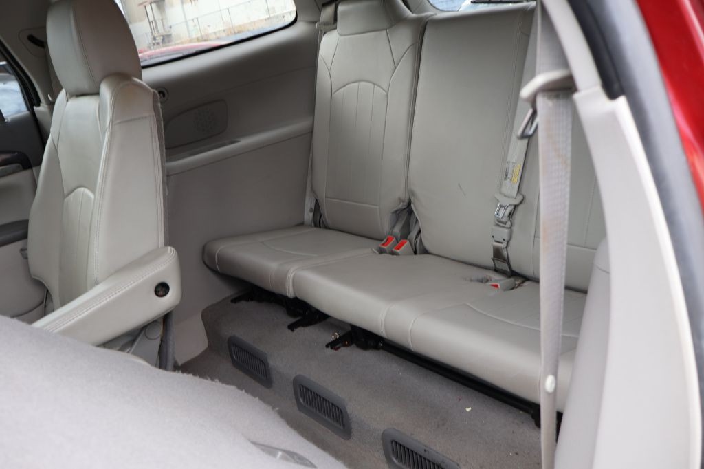 2016 Buick Enclave Image 32