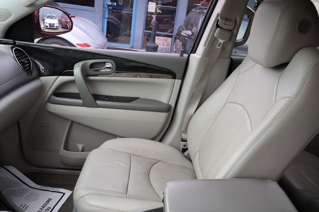 2016 Buick Enclave Image 40