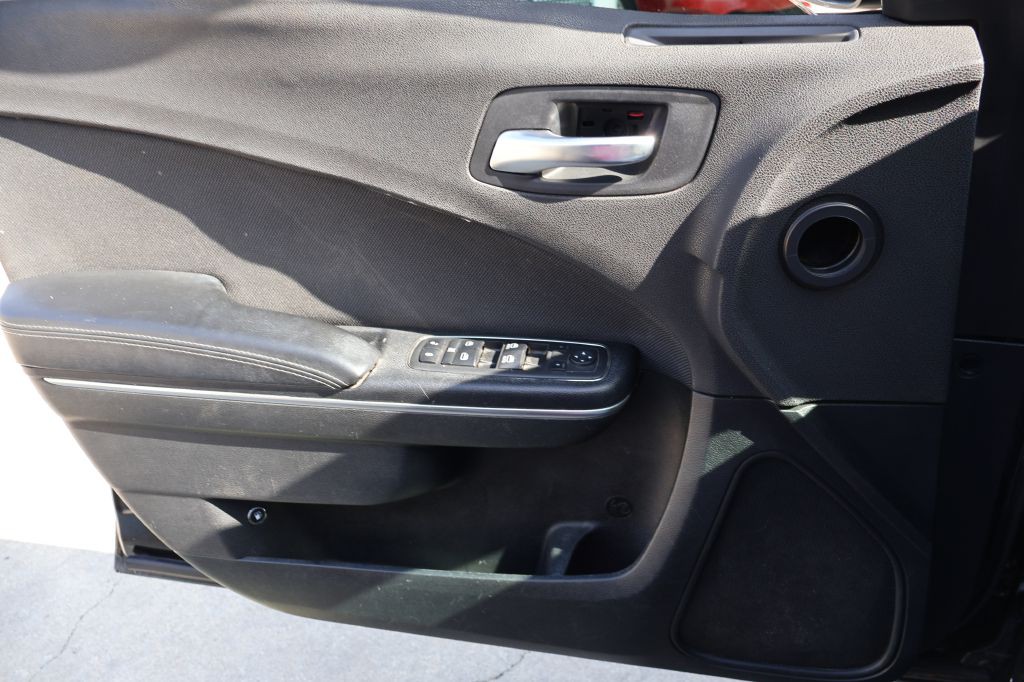 2017 Dodge Charger Image 29