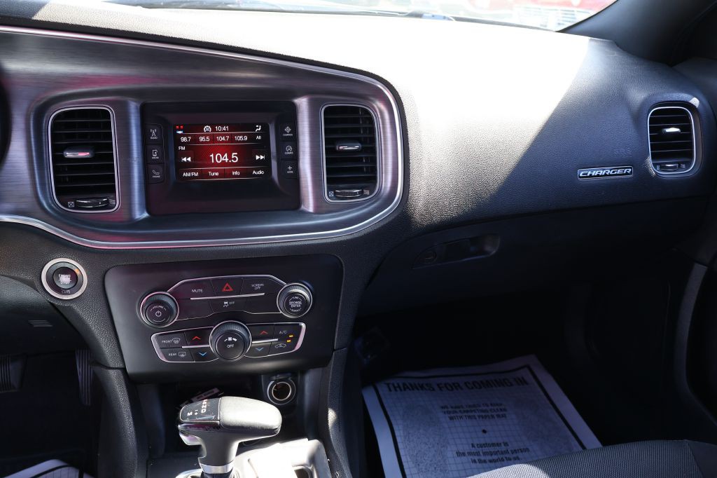 2017 Dodge Charger Image 32