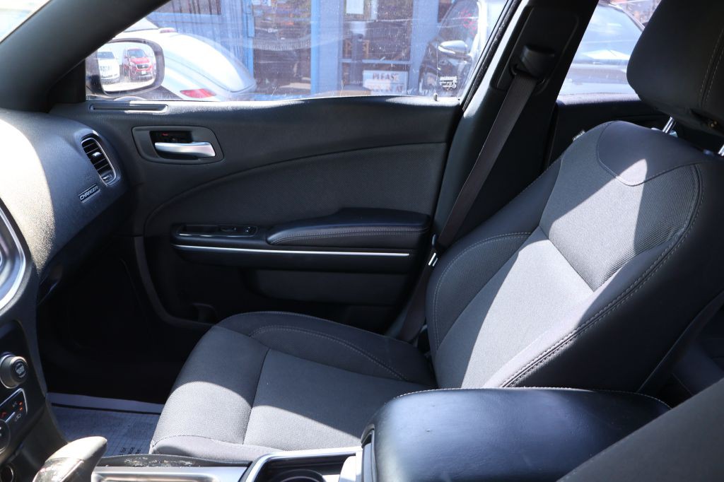 2017 Dodge Charger Image 35