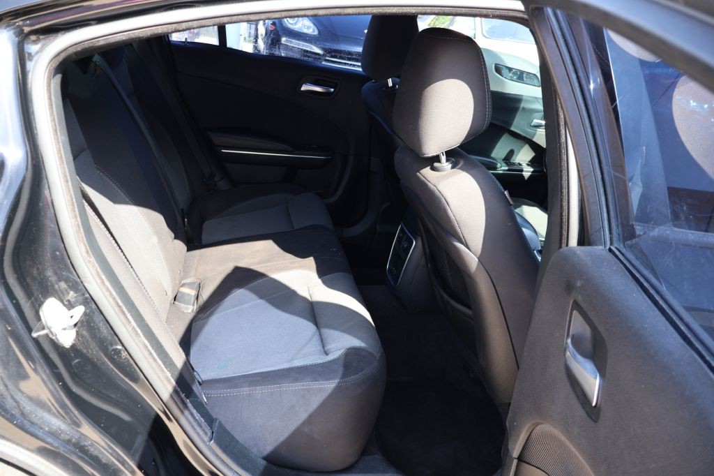 2017 Dodge Charger Image 40