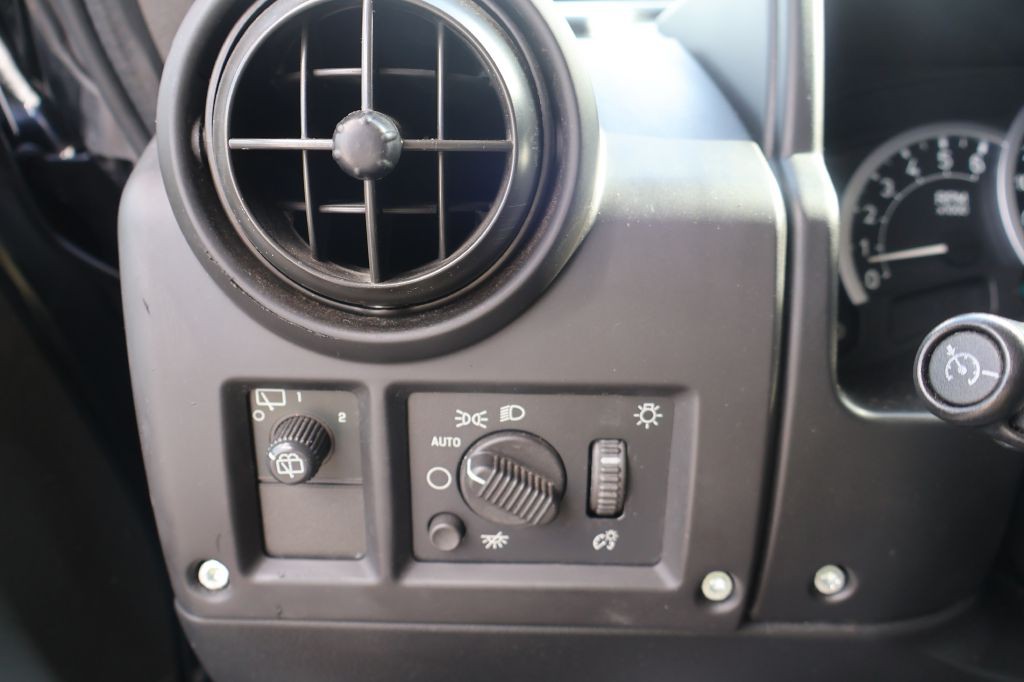 2006 HUMMER H2 Image 31