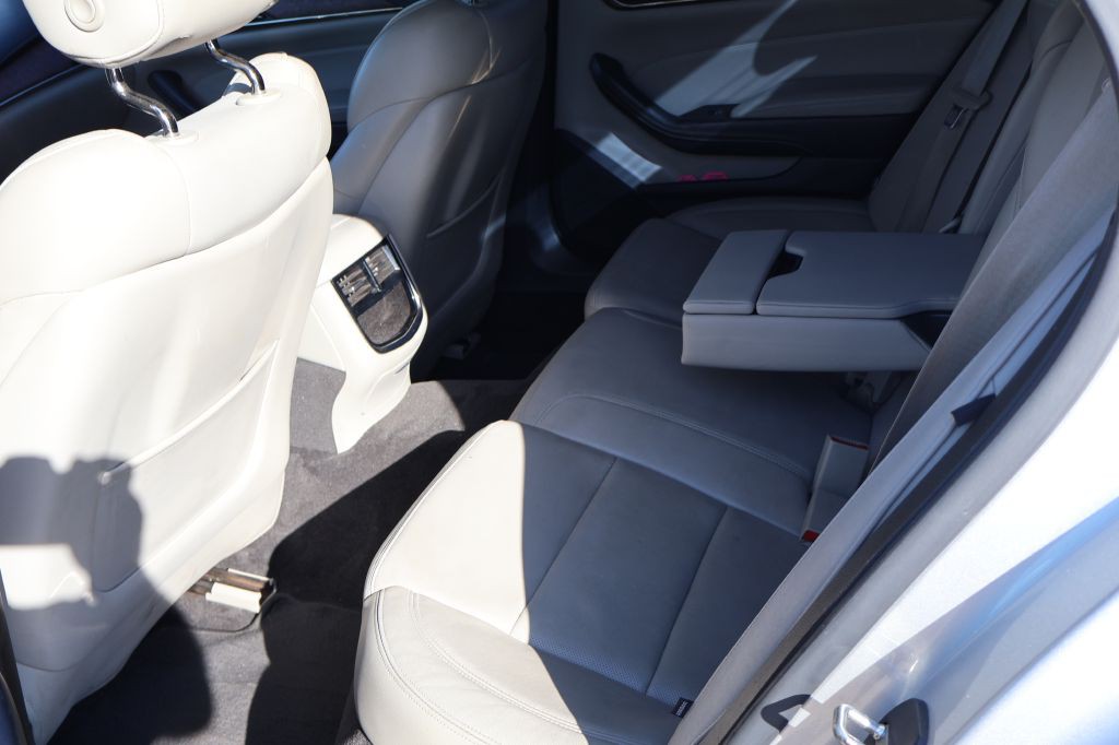 2016 Cadillac CTS Image 17
