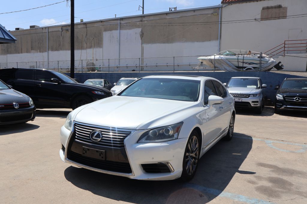 2013 Lexus LS Image 3