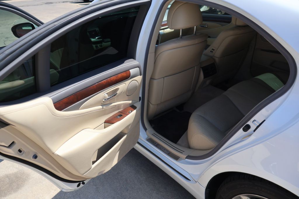 2013 Lexus LS Image 14