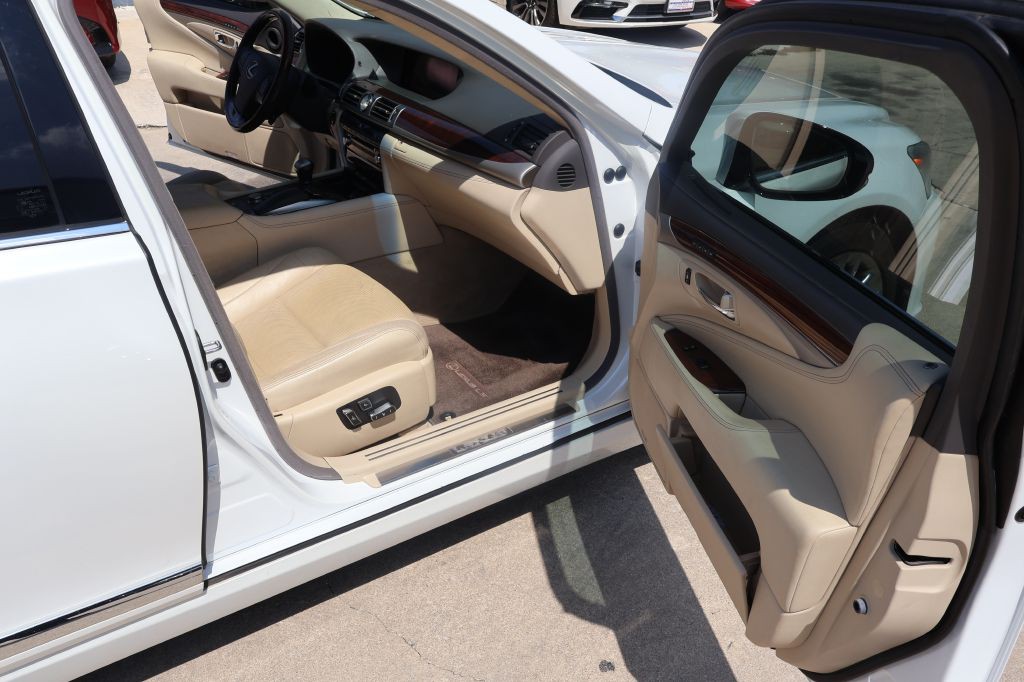 2013 Lexus LS Image 16