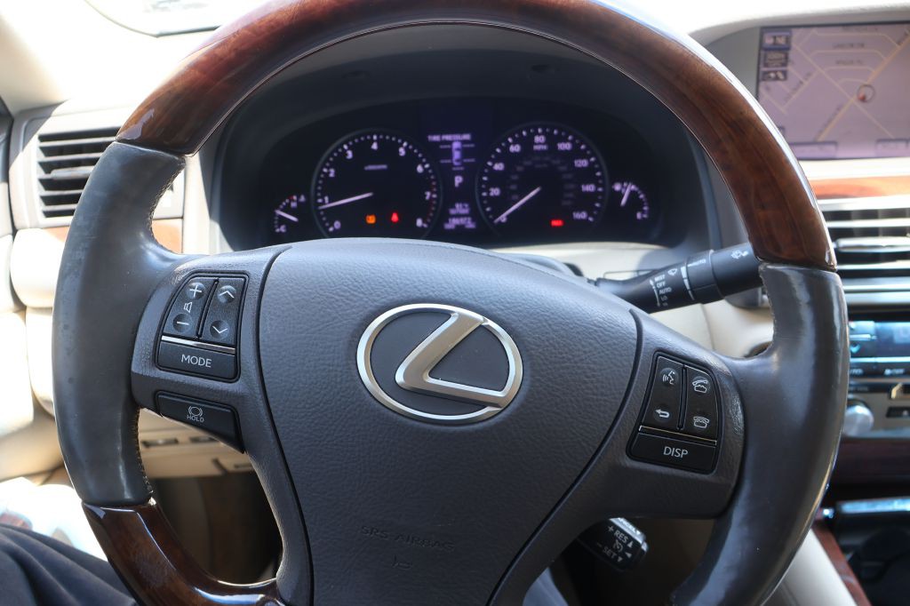 2013 Lexus LS Image 18