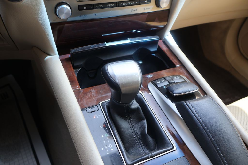 2013 Lexus LS Image 19