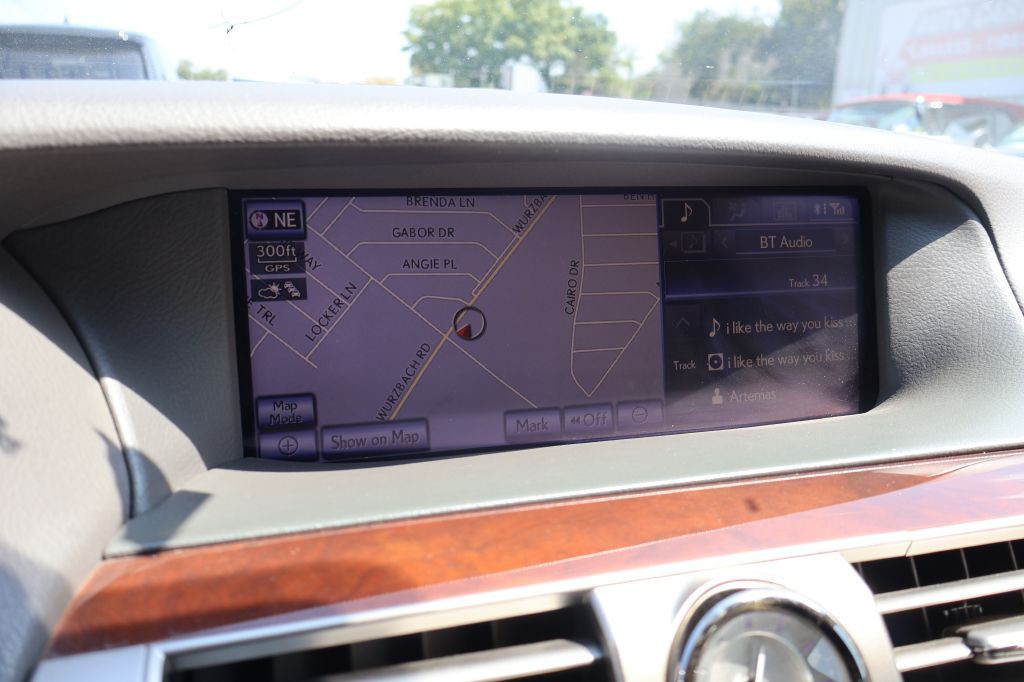2013 Lexus LS Image 20