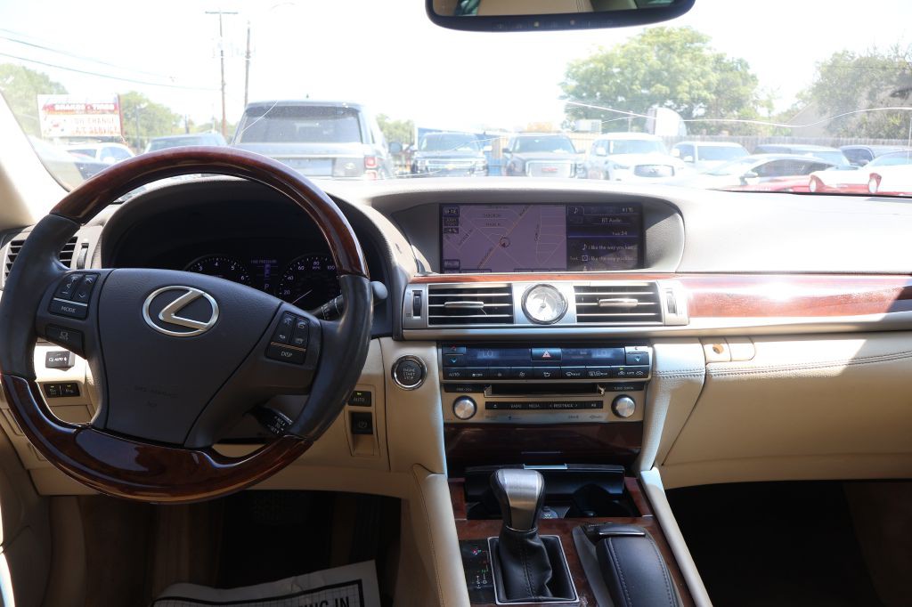 2013 Lexus LS Image 25