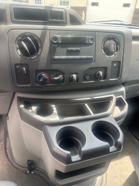 2014 Ford Econoline Image 10