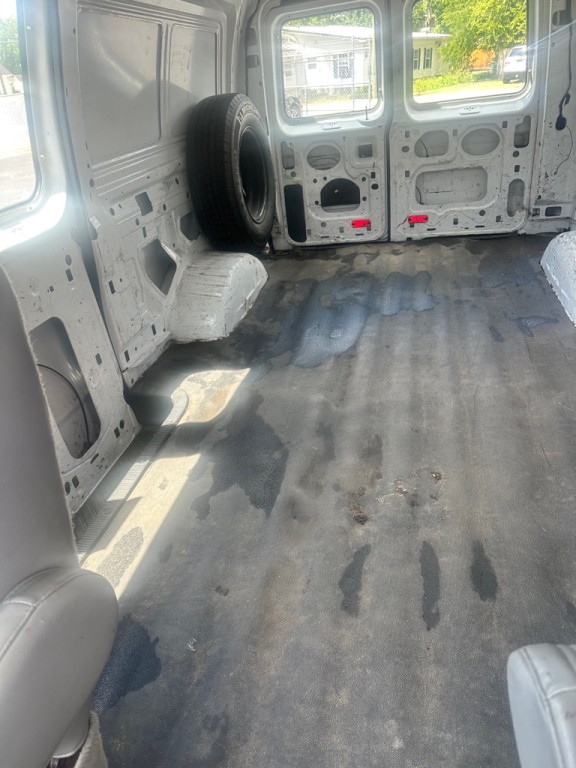 2014 Ford Econoline Image 13