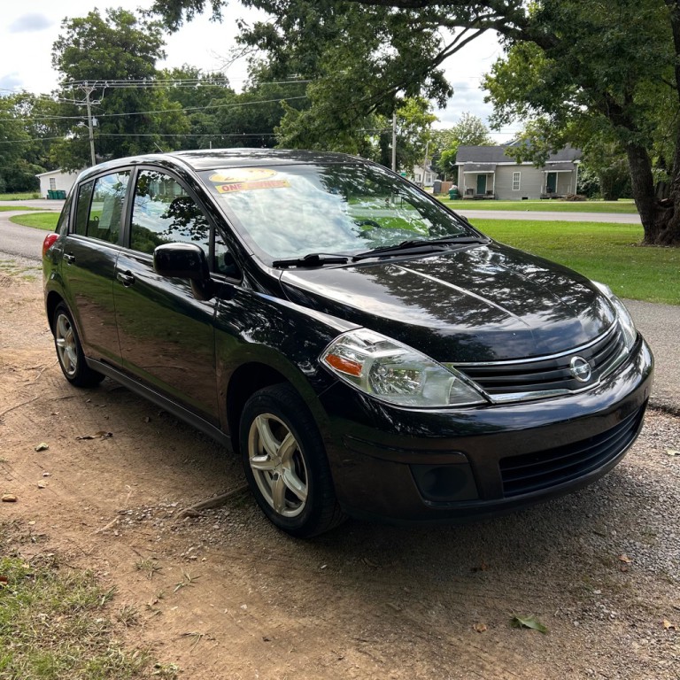 2011 Nissan Versa Image 1