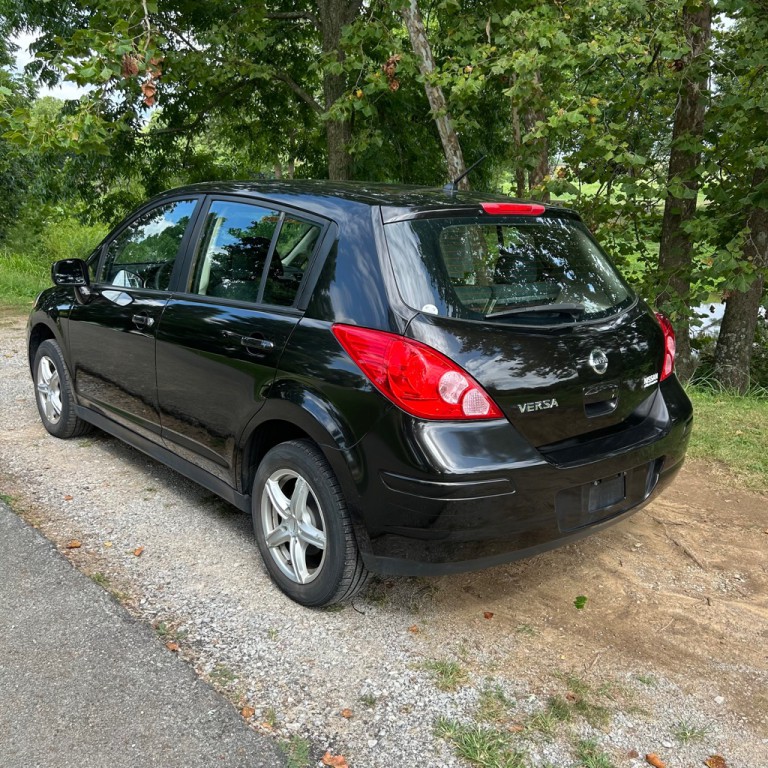 2011 Nissan Versa Image 5