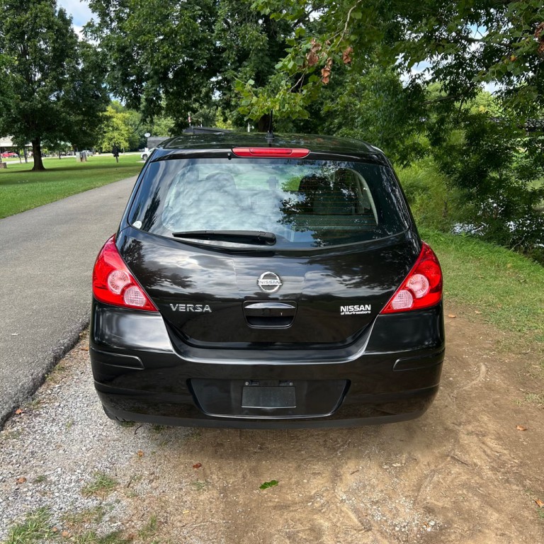 2011 Nissan Versa Image 6