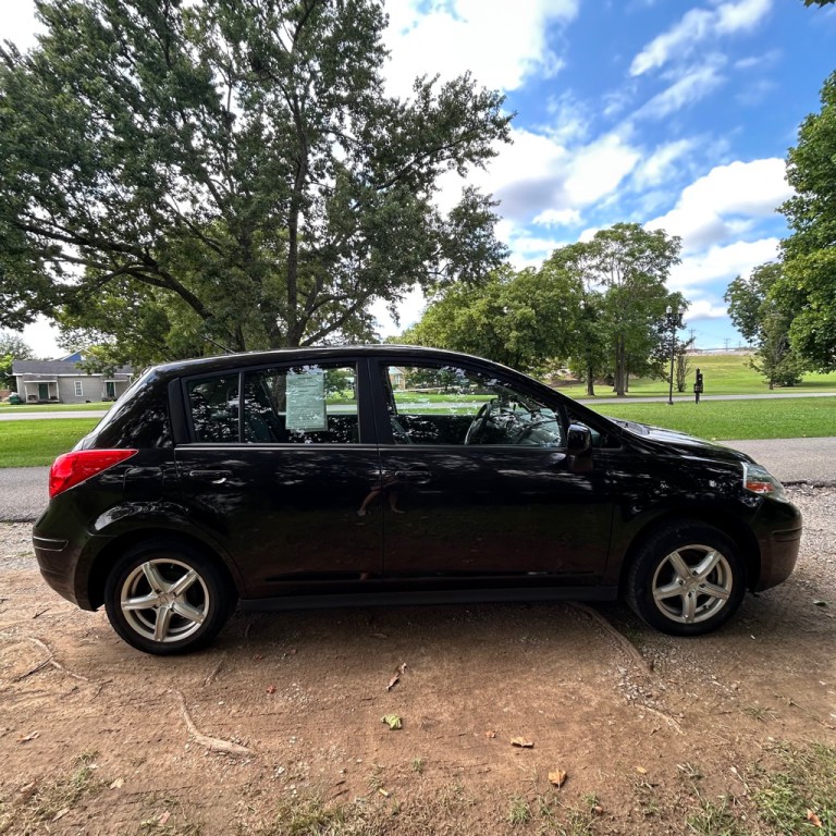 2011 Nissan Versa Image 8