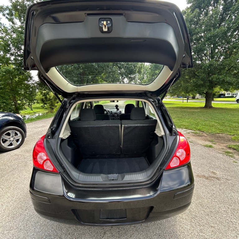 2011 Nissan Versa Image 9