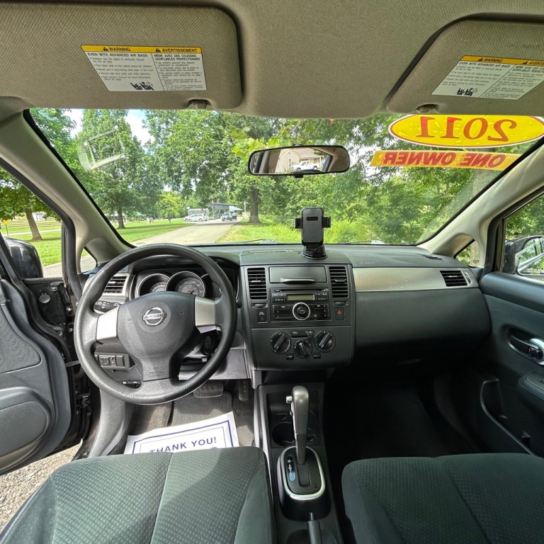 2011 Nissan Versa Image 10