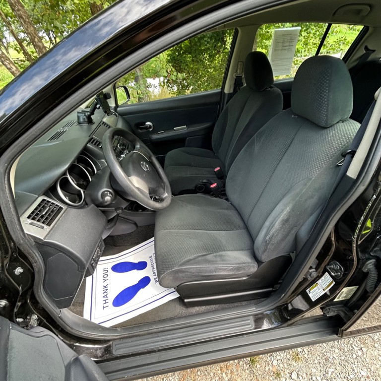 2011 Nissan Versa Image 11