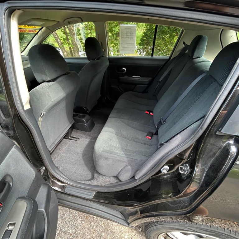 2011 Nissan Versa Image 12