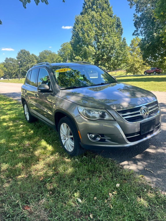 2011 Volkswagen Tiguan Image 1