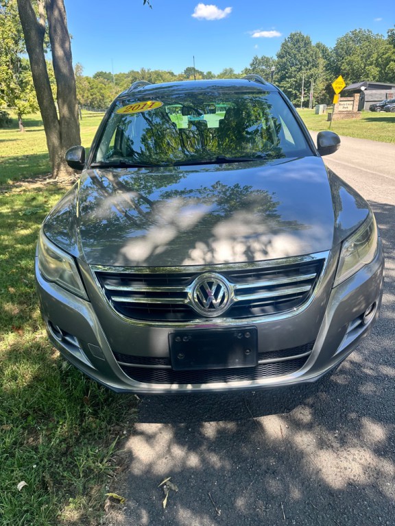 2011 Volkswagen Tiguan Image 2
