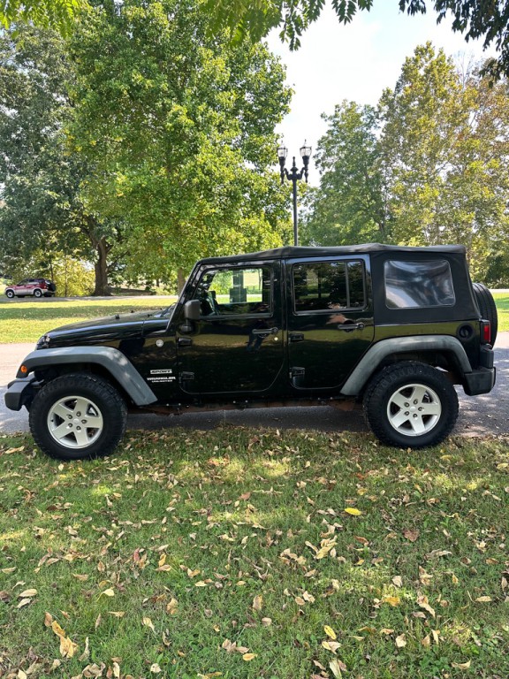 2011 Jeep Wrangler Unlimited Image 4