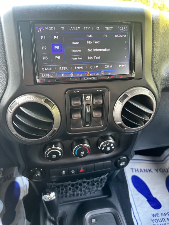 2011 Jeep Wrangler Unlimited Image 9