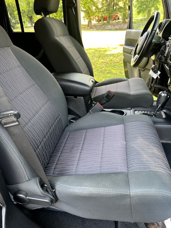 2011 Jeep Wrangler Unlimited Image 12