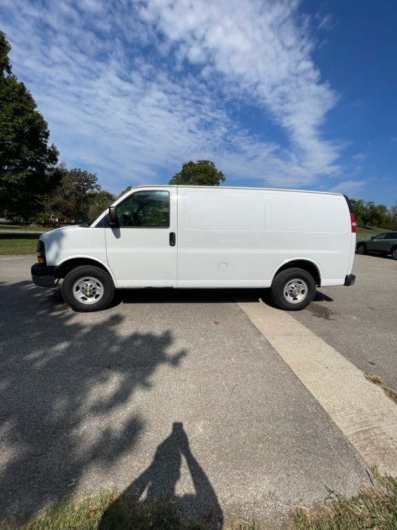 2015 Chevrolet Express Image 3