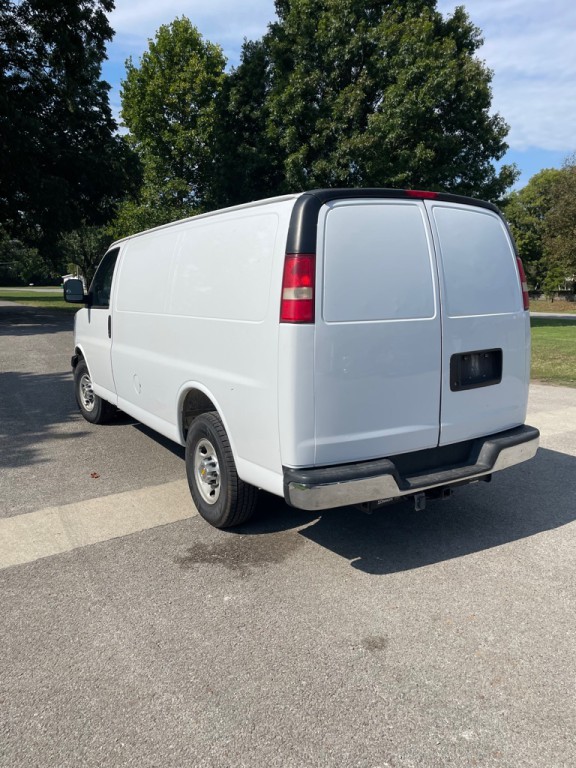 2015 Chevrolet Express Image 4