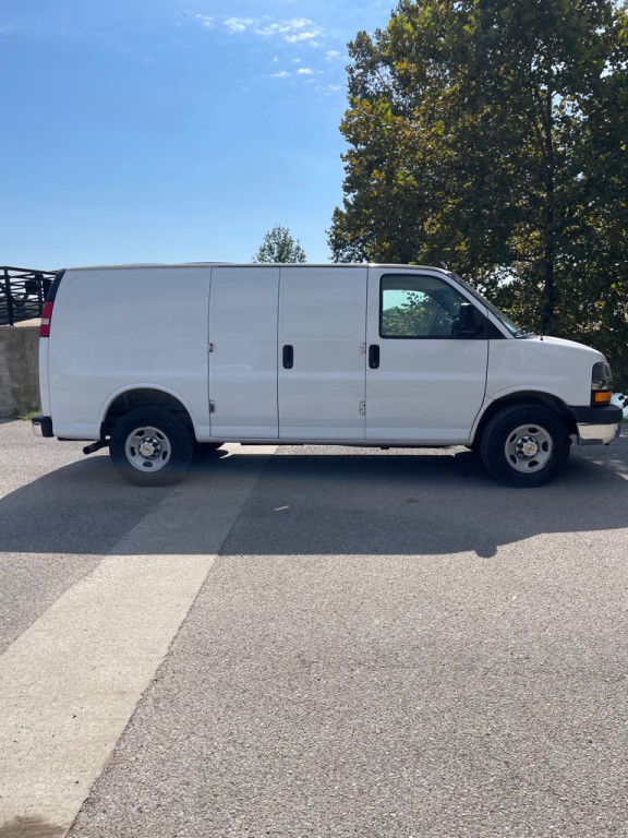 2015 Chevrolet Express Image 6